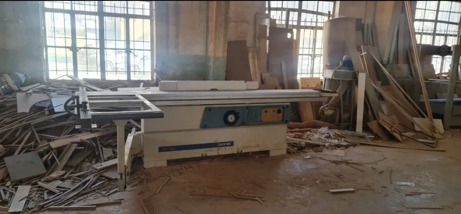 Tirane, shpallje Shiten makineri druri