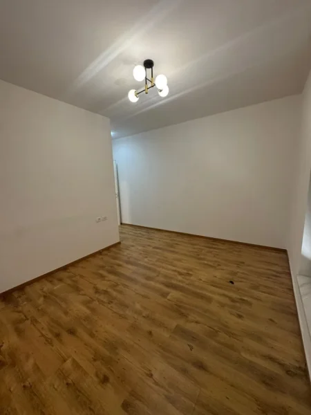 Tirane, jepet me qera apartament 2+1+Aneks+Ballkon Kati 4, 125 m² 800 € (Kompleksi Delijorgji)