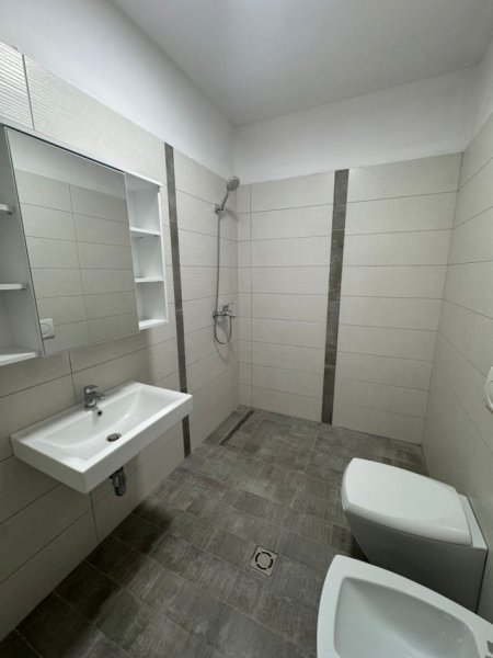 Tirane, jepet me qera apartament 2+1+Aneks+Ballkon Kati 4, 125 m² 800 € (Kompleksi Delijorgji)