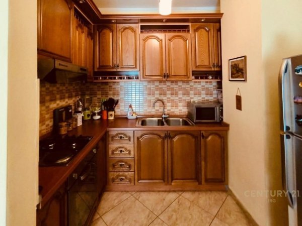Tirane, jepet me qera apartament 1+1 Kati 3, 80 m² 450 € (Ish Parku)