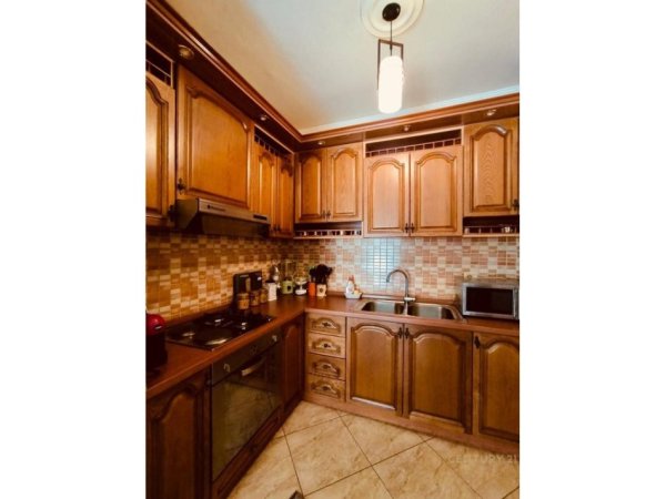Tirane, jepet me qera apartament 1+1 Kati 3, 80 m² 450 € (Ish Parku)