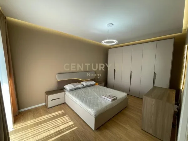 Tirane, jepet me qera apartament 2+1+Aneks+Ballkon Kati 1, 103 m² 750 € (Neom118113)