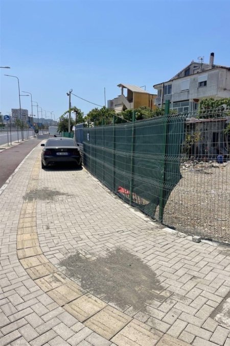 Tirane, jepet me qera toke , 250 m² (LAPRAKE)