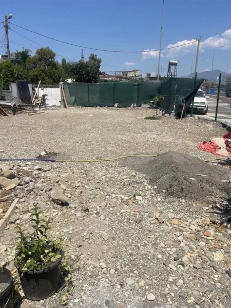 Tirane, jepet me qera toke , 250 m² (LAPRAKE)