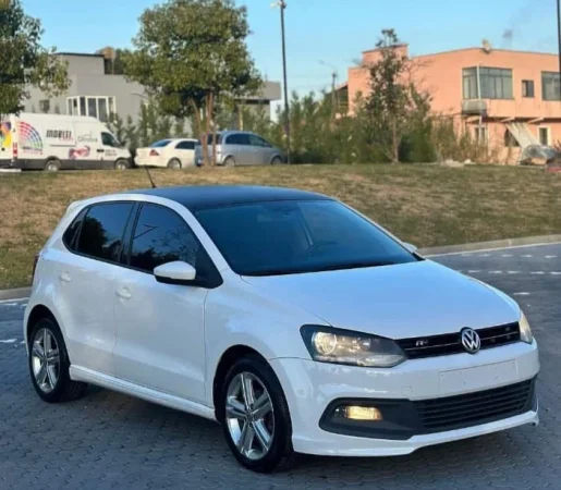 Durres, shes makine Vw POLO Nafte, e bardhë automatik 180.000 km 7.300 €