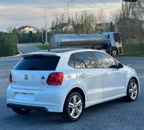 Durres, shes makine Vw POLO Nafte, e bardhë automatik 180.000 km 7.300 €