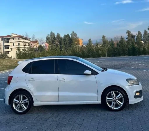Durres, shes makine Vw POLO Nafte, e bardhë automatik 180.000 km 7.300 €