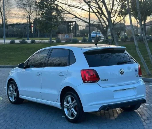 Durres, shes makine Vw POLO Nafte, e bardhë automatik 180.000 km 7.300 €