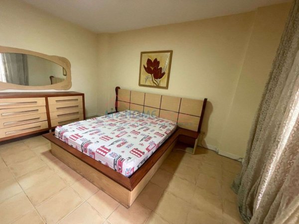 Tirane, jepet me qera apartament 2+1+Ballkon Kati 5, 100 m² 750 € (Komuna e Parisit)