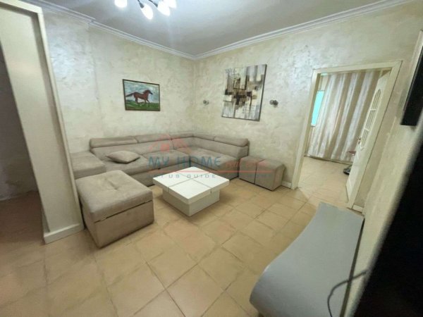 Tirane, jepet me qera apartament duplex 2+1+Ballkon Kati 5, 100 m² 750 € (Komuna e Parisit)