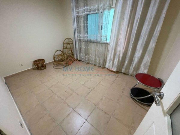 Tirane, jepet me qera apartament 2+1+Ballkon Kati 5, 100 m² 750 € (Komuna e Parisit)