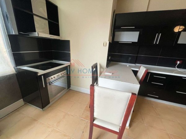 Tirane, jepet me qera apartament 2+1+Ballkon Kati 5, 100 m² 750 € (Komuna e Parisit)