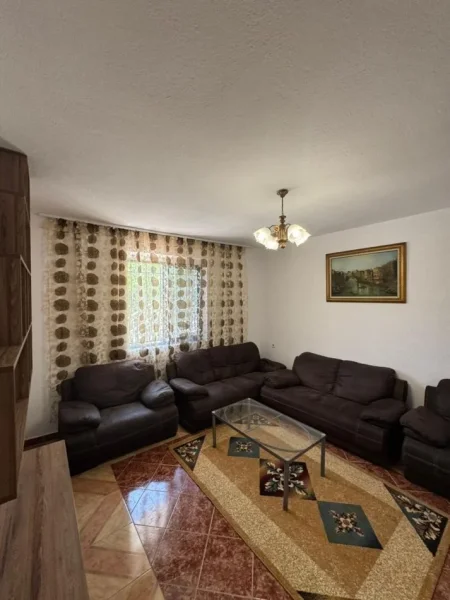Tirane, jepet me qera apartament 1+1 Kati 1, 350 € 