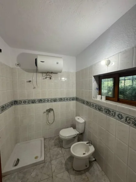 Tirane, jepet me qera apartament 1+1 Kati 1, 350 € 