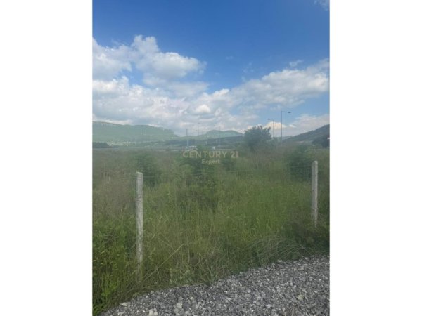 Tirane, shes toke , 2.990 m² 328.900 € (berzhit)