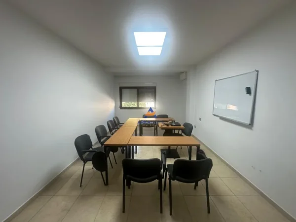 Tirane, jepet me qera zyre Kati 3, 125 m² 700 € (RRUGA MUHAMED GJOLLESHA)