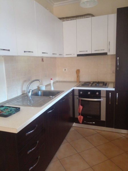 Tirane, jepet me qera apartament 2+1 Kati 6, 550 € 