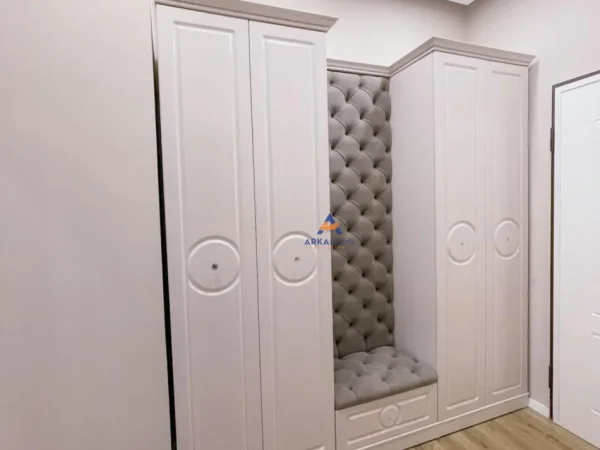 Tirane, jepet me qera apartament 2+1+Ballkon Kati 2, 130 m² 1.000 € (PAZARI I RI)