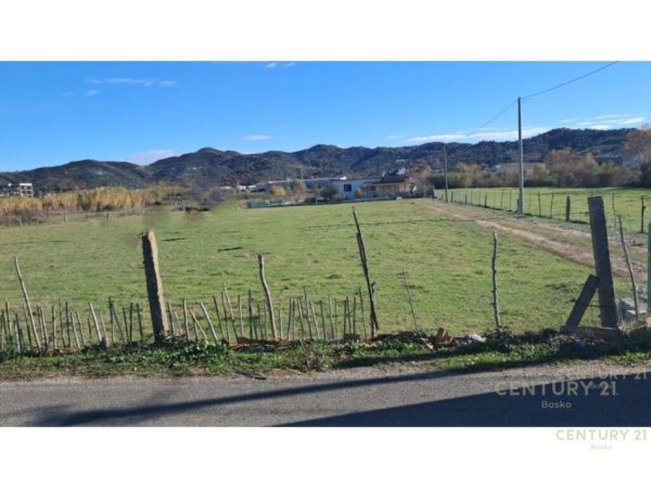 Tirane, shes toke , 6.200 m² 185.000 € (marikaj)