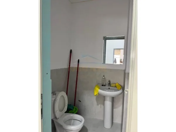 Durres, jepet me qera ambjent biznesi Kati 0, 52 m² 350 € (Prane Kazazit)