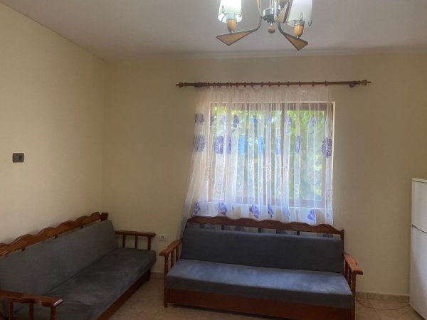 Tirane, jepet me qera apartament 2+1 Kati 1, 350 € 