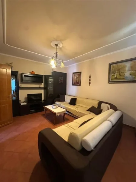 Tirane, shitet apartament 2+1+Ballkon Kati 3, 117 m² 293.000 € (RRUGA E KAVAJES)