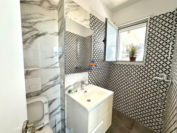Tirane, shitet apartament 3+1+Ballkon Kati 6, 164 m² 260.000 € (XHAMLLIKU)