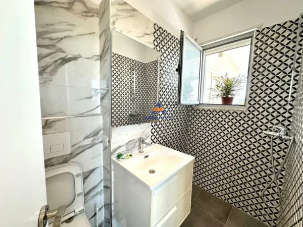 Tirane, shitet apartament 3+1+Ballkon Kati 6, 164 m² 260.000 € (XHAMLLIKU)
