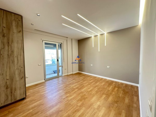 Tirane, shitet apartament 3+1+Ballkon Kati 6, 164 m² 260.000 € (XHAMLLIKU)
