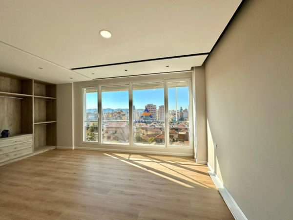 Tirane, shitet apartament 3+1+Ballkon Kati 6, 164 m² 260.000 € (XHAMLLIKU)