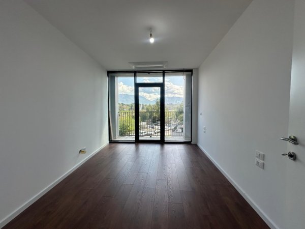 Tirane, jepet me qera zyre Kati 1, 93 m² 1.300 € (Lake View Rezidence)