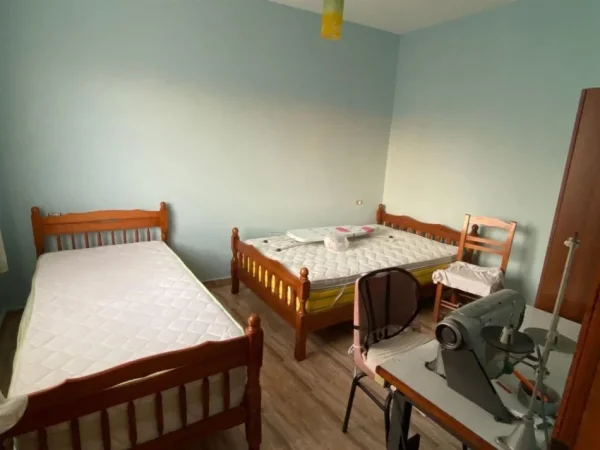 Tirane, jepet me qera apartament duplex 2+1 Kati 2, 120 m² 500 € (ALI DEMI)