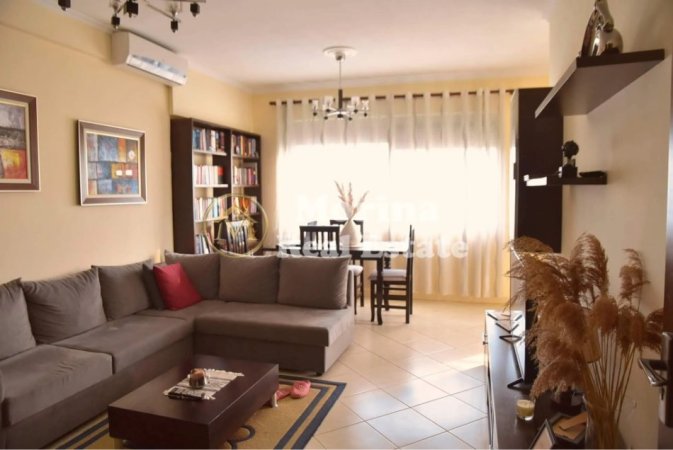 Tirane, jepet me qera apartament 1+1 Kati 5, 72 m² 370 € (Fresku)