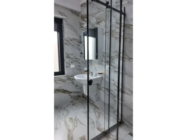 Tirane, jepet me qera apartament 2+1 Kati 3, 105 m² 1.250 € (Pazari i Ri)