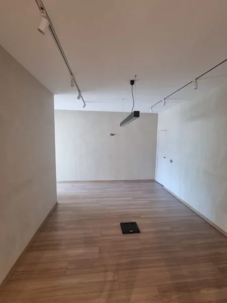 Tirane, jepet me qera zyre Kati 2, 106 m² 1.000 € (BLLOK)