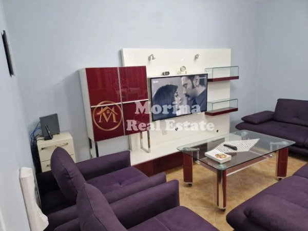 Tirane, jepet me qera apartament 3+1 Kati 4, 120 m² 800 € (Zogu i Zi)