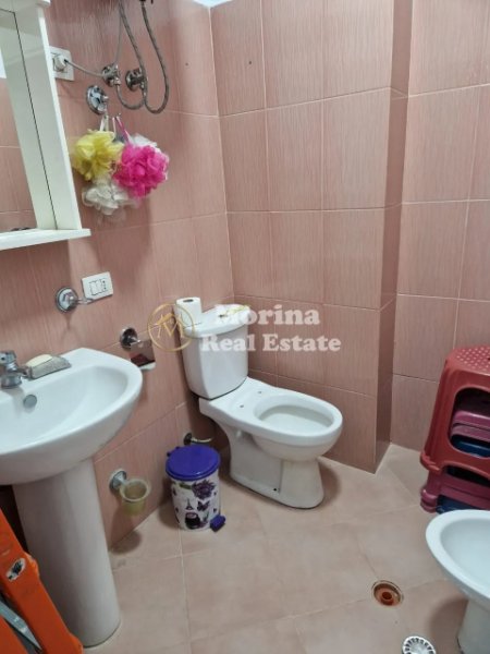 Tirane, jepet me qera apartament 3+1 Kati 4, 120 m² 800 € (Zogu i Zi)