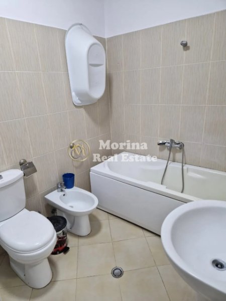 Tirane, jepet me qera apartament 3+1 Kati 4, 120 m² 800 € (Zogu i Zi)