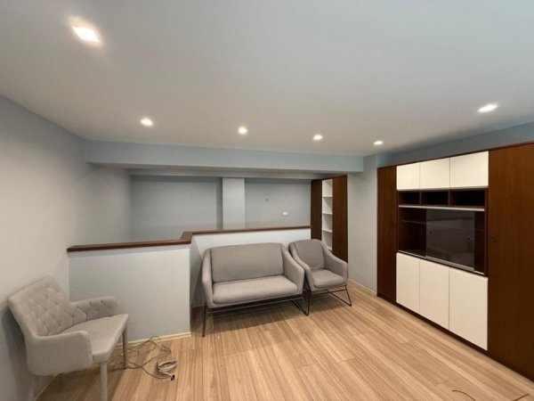 Tirane, jepet me qera zyre Kati 0, 80 m² 800 € (KOMUNA E PARISIT)
