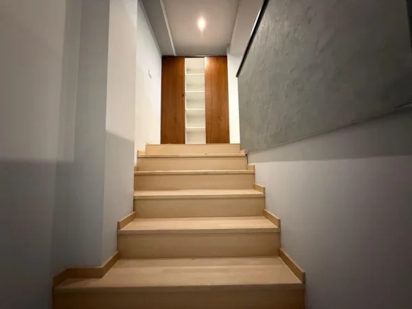 Tirane, jepet me qera zyre Kati 0, 80 m² 800 € (KOMUNA E PARISIT)