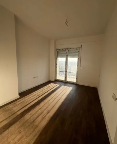 Tirane, shes apartament 2+1+Ballkon Kati 6, 83 m² 135.000 € (Sheshi Shqiponja, Tirane)