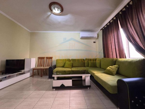 Tirane, jepet me qera apartament 1+1 Kati 5, 60 m² 500 € 