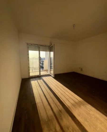 Tirane, shes apartament 2+1+Ballkon Kati 6, 83 m² 135.000 € (Sheshi Shqiponja, Tirane)