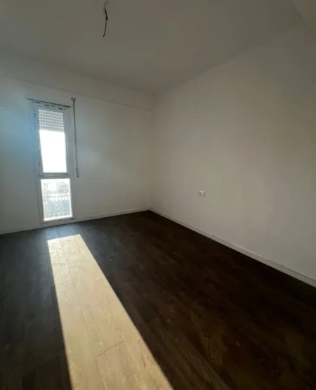 Tirane, shes apartament 2+1+Ballkon Kati 6, 83 m² 135.000 € (Sheshi Shqiponja, Tirane)