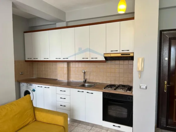 Mali Robit, shitet apartament 1+1 Kati 2, 52 m² 75.000 € (Mali I Robit)