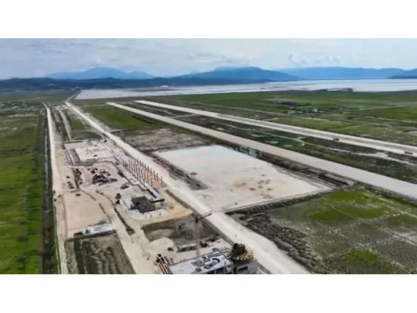 Vlore, shitet toke bujqesore , 26.000 m² 1.040.000 € (Aeroporti Vlores)