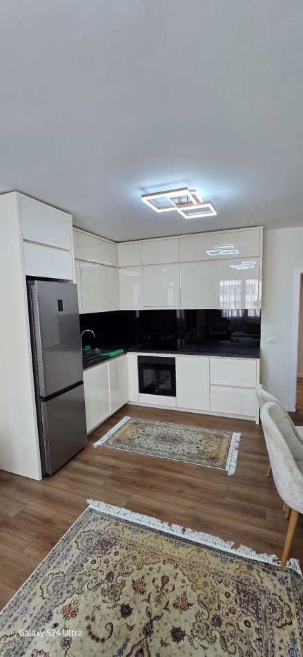 Tirane, jepet me qera apartament 2+1 , 115 m² 750 € 