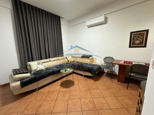 Tirane, jepet me qera shtepi 1+1 Kati 1, 90 m² 450 € (Rruga Elbasanit,përballë Sofrës së Ariut, Tiranë)