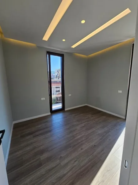 Tirane, jepet me qera zyre Kati 3, 114 m² 1.300 € 