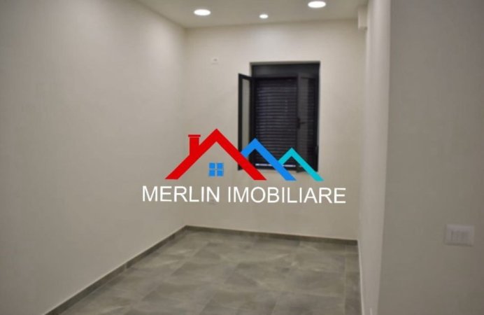 Tirane, jepet me qera ambjent biznesi Kati 1, 25 m² 700 € (RRUGA E KAVAJES)